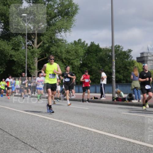 29.06.2025 - hella hamburg halbmarathon Luisa Fischer http://msf.ph/oto/8455690 29.06.2025 09:51:58 Kennedybrücke 1603, 2750, 2980, 3116, 3136, 4148, 4766, 5648, 6149, 7035, 7229, 8358, 8465, 9914 meine-sportfotos.de