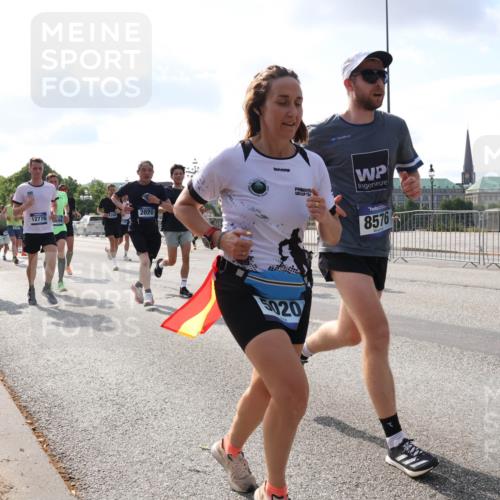 29.06.2025 - hella hamburg halbmarathon Lena Gebhardt http://msf.ph/oto/8455700 29.06.2025 09:54:24 Lombardsbrücke 12776, 17247, 698, 2020, 8576, 1301, 5020, 1098, 1119, 1171, 1342, 1399, 1413, 1424, 1476, 1549, 1817, 1892, 1902, 1942, 2020, 2098, 2188, 2442, 2470, 2561, 2670, 2842, 2889, 3477, 3562, 3785, 4017, 4029, 4183, 4185, 4235, 4237, 4270, 4816, 5020, 5528, 5706, 5884, 6198, 6266, 6630, 6819, 6831, 7087, 7274, 7297, 7709, 7734, 8142, 8374, 8576, 8698, 8743, 8916, 8928, 9105, 9463, 9482, 9619, 9815, 9924, 10057, 10237, 10529, 11848, 12084 meine-sportfotos.de