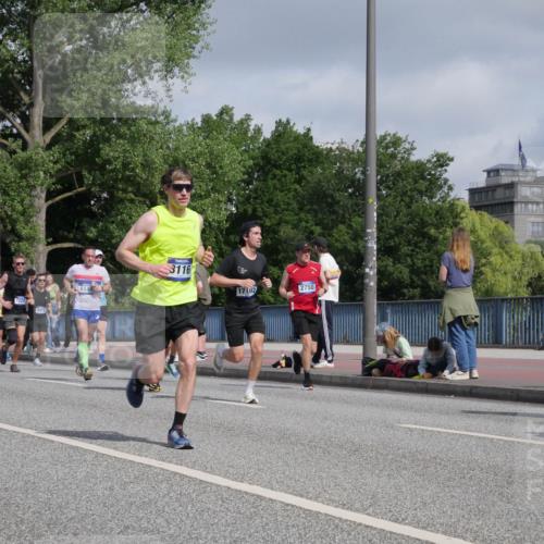 29.06.2025 - hella hamburg halbmarathon Luisa Fischer http://msf.ph/oto/8455712 29.06.2025 09:51:59 Kennedybrücke 8547, 7229, 9914, 6149, 3116, 17192, 2750, 7035, 2750, 3116, 3136, 4148, 4766, 5648, 6149, 7035, 7229, 8358, 8465, 9914 meine-sportfotos.de