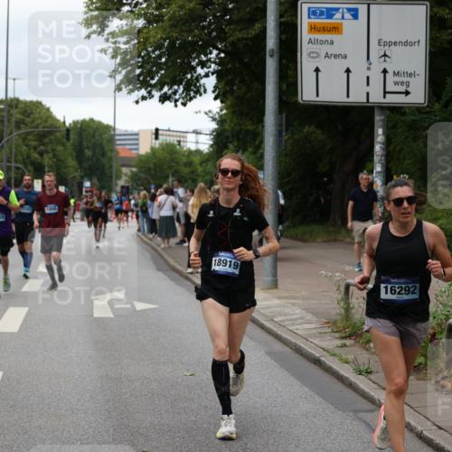 29.06.2025 - hella hamburg halbmarathon Yannick Fuchs http://msf.ph/oto/8455743 29.06.2025 10:56:18 20KM 1006, 1128, 1264, 1377, 1432, 1568, 1573, 1726, 3921, 4859, 6414, 6415, 6580, 6815, 7658, 8045, 8154, 8624, 9131, 9718, 9928, 10214, 10519, 10797, 11670, 11968, 12156, 12567, 13498, 13868, 14368, 14456, 14574, 15686, 15859, 16292, 16654, 16808, 17136, 17383, 17532, 17939, 17955, 18000, 18599, 18919, 19023 meine-sportfotos.de
