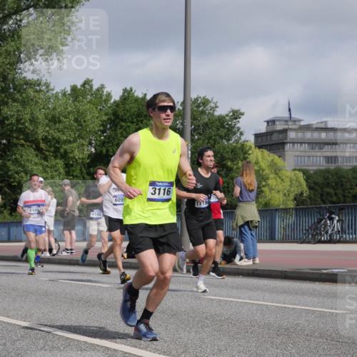29.06.2025 - hella hamburg halbmarathon Luisa Fischer http://msf.ph/oto/8455750 29.06.2025 09:52:00 Kennedybrücke 722, 6149, 4148, 609, 3116, 17192, 2750, 3116, 3136, 4148, 4766, 5648, 6149, 7035, 7229, 8358, 8465, 9914 meine-sportfotos.de