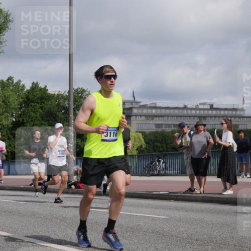 29.06.2025 - hella hamburg halbmarathon Luisa Fischer http://msf.ph/oto/8455761 29.06.2025 09:52:00 Kennedybrücke 6149, 4148, 6095, 3116, 2750, 3116, 3136, 4148, 4766, 5648, 6149, 7035, 7229, 8358, 8465, 9914 meine-sportfotos.de