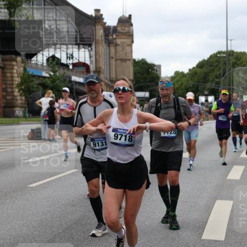 29.06.2025 - hella hamburg halbmarathon Yannick Fuchs http://msf.ph/oto/8455786 29.06.2025 10:56:18 20KM 1006, 1128, 1264, 1377, 1432, 1568, 1573, 1726, 3921, 4859, 6414, 6415, 6580, 6815, 7658, 8045, 8154, 8624, 9131, 9718, 9928, 10214, 10519, 10797, 11670, 11968, 12156, 12567, 13498, 13868, 14368, 14456, 14574, 15686, 15859, 16292, 16654, 16808, 17136, 17383, 17532, 17939, 17955, 18000, 18599, 18919, 19023 meine-sportfotos.de