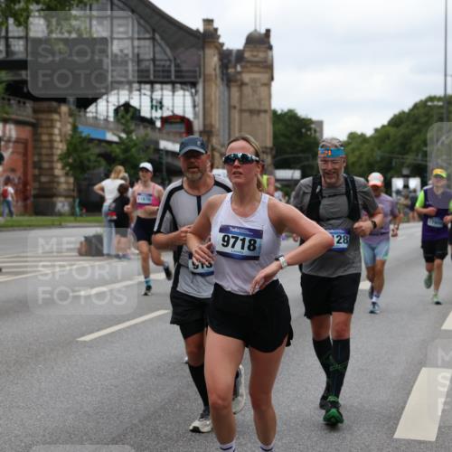 29.06.2025 - hella hamburg halbmarathon Yannick Fuchs http://msf.ph/oto/8455792 29.06.2025 10:56:18 20KM 1006, 1128, 1264, 1377, 1432, 1568, 1573, 1726, 3921, 4859, 6414, 6415, 6580, 6815, 7658, 8045, 8154, 8624, 9131, 9718, 9928, 10214, 10519, 10797, 11670, 11968, 12156, 12567, 13498, 13868, 14368, 14456, 14574, 15686, 15859, 16292, 16654, 16808, 17136, 17383, 17532, 17939, 17955, 18000, 18599, 18919, 19023 meine-sportfotos.de