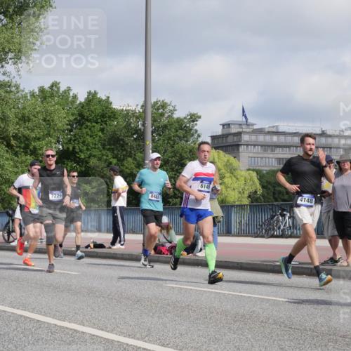 29.06.2025 - hella hamburg halbmarathon Luisa Fischer http://msf.ph/oto/8455823 29.06.2025 09:52:02 Kennedybrücke 31, 16816, 1509, 7229, 0914, 8465, 6149, 4148, 2750, 3116, 3136, 4148, 5648, 6149, 7229, 8465, 9914 meine-sportfotos.de