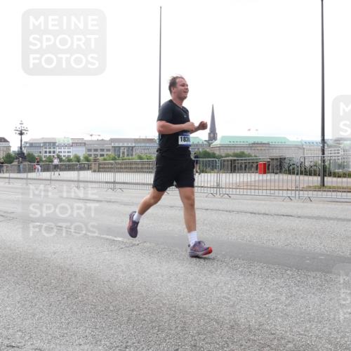 29.06.2025 - hella hamburg halbmarathon Lena Gebhardt http://msf.ph/oto/8455851 29.06.2025 10:31:26 Lombardsbrücke 6078, 1839, 1235, 1292, 1773, 1844, 1879, 1979, 2097, 2414, 2914, 3396, 3397, 3424, 3571, 3681, 4561, 4817, 4953, 5165, 5437, 5846, 5943, 5965, 6057, 6078, 6195, 6546, 6573, 6620, 6640, 6787, 7351, 7604, 7772, 8050, 8072, 8073, 8757, 8806, 9104, 9183, 9576, 9812, 9883, 10111, 10240, 10586, 10989, 11587, 11988, 12384, 12627, 13724, 14349, 15466, 15589, 15725, 16457, 16978, 17224, 17404, 17463, 17509, 17517, 17587, 17706, 17742, 17966, 19052, 19226 meine-sportfotos.de