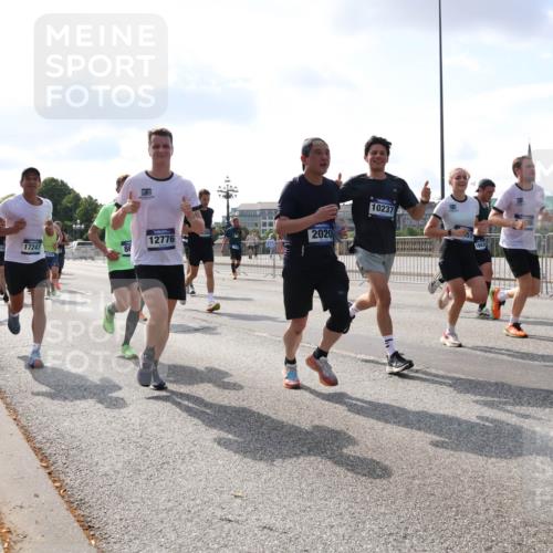 29.06.2025 - hella hamburg halbmarathon Lena Gebhardt http://msf.ph/oto/8455894 29.06.2025 09:54:25 Lombardsbrücke 17247, 12776, 266, 2020, 10237, 1668, 1098, 1119, 1171, 1342, 1399, 1413, 1424, 1476, 1549, 1817, 1892, 1902, 1942, 2020, 2098, 2188, 2442, 2470, 2561, 2670, 2842, 2889, 3477, 3562, 3785, 4017, 4029, 4183, 4185, 4235, 4237, 4270, 4816, 5020, 5528, 5706, 5884, 6198, 6266, 6630, 6819, 6831, 7087, 7274, 7297, 7709, 8142, 8374, 8482, 8576, 8698, 8743, 8916, 8928, 9105, 9463, 9482, 9619, 9815, 9924, 10057, 10237, 10529, 11848, 12084 meine-sportfotos.de