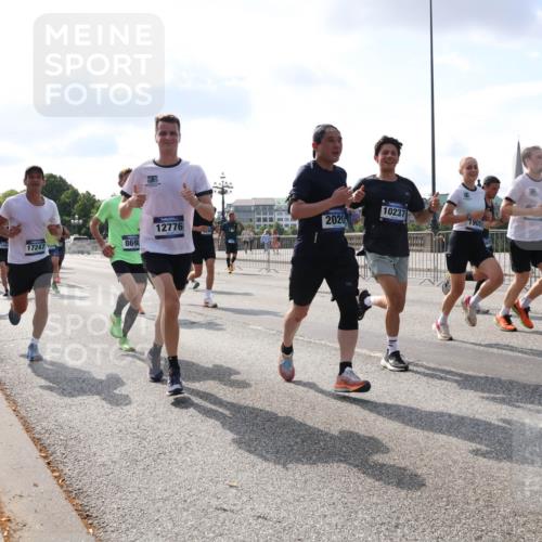 29.06.2025 - hella hamburg halbmarathon Lena Gebhardt http://msf.ph/oto/8455907 29.06.2025 09:54:25 Lombardsbrücke 12776, 15961, 1724734, 869, 2020, 10237, 19051, 1098, 1119, 1171, 1342, 1399, 1413, 1424, 1476, 1549, 1817, 1892, 1902, 1942, 2020, 2098, 2188, 2442, 2470, 2561, 2670, 2842, 2889, 3477, 3562, 3785, 4017, 4029, 4183, 4185, 4235, 4237, 4270, 4816, 5020, 5528, 5706, 5884, 6198, 6266, 6630, 6819, 6831, 7087, 7274, 7297, 7709, 8142, 8374, 8482, 8576, 8698, 8743, 8916, 8928, 9105, 9463, 9482, 9619, 9815, 9924, 10057, 10237, 10529, 11848, 12084 meine-sportfotos.de