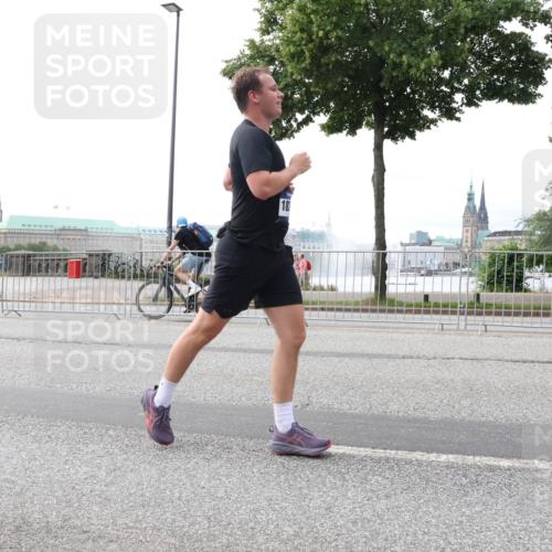 29.06.2025 - hella hamburg halbmarathon Lena Gebhardt http://msf.ph/oto/8455929 29.06.2025 10:31:26 Lombardsbrücke 1235, 1292, 1773, 1844, 1879, 1979, 2097, 2414, 2914, 3396, 3397, 3424, 3571, 3681, 4561, 4817, 4953, 5165, 5437, 5846, 5943, 5965, 6057, 6078, 6195, 6546, 6573, 6620, 6640, 6787, 7351, 7604, 7772, 8050, 8072, 8073, 8757, 8806, 9104, 9183, 9576, 9812, 9883, 10111, 10240, 10586, 10989, 11587, 11988, 12384, 12627, 13724, 14349, 15466, 15589, 15725, 16457, 16978, 17224, 17404, 17463, 17509, 17517, 17587, 17706, 17742, 17966, 19052, 19226 meine-sportfotos.de