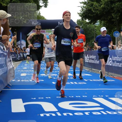29.06.2025 - hella hamburg halbmarathon Strokosch-Dieckow http://msf.ph/oto/8455936 29.06.2025 10:48:00 Ziel 1086, 1604, 1613, 4324, 4528, 4601, 4711, 5022, 6377, 9626, 9638, 12706, 12724, 12747, 12808, 13570, 14730, 15333, 16094, 16149, 16766, 17451, 18206, 18922, 19198 meine-sportfotos.de