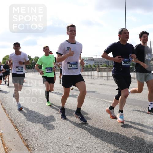29.06.2025 - hella hamburg halbmarathon Lena Gebhardt http://msf.ph/oto/8455942 29.06.2025 09:54:25 Lombardsbrücke 17247, 8698, 12776, 2020, 1023, 1098, 1119, 1171, 1342, 1399, 1413, 1424, 1476, 1549, 1817, 1892, 1902, 1942, 2020, 2098, 2188, 2442, 2470, 2561, 2670, 2842, 2889, 3477, 3562, 3785, 4017, 4029, 4183, 4185, 4235, 4237, 4270, 4816, 5020, 5528, 5706, 5884, 6198, 6266, 6630, 6819, 6831, 7087, 7274, 7297, 7709, 8142, 8374, 8482, 8576, 8698, 8743, 8916, 8928, 9105, 9463, 9482, 9619, 9815, 9924, 10057, 10237, 10529, 11848, 12084 meine-sportfotos.de