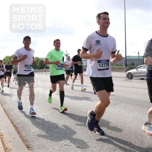 29.06.2025 - hella hamburg halbmarathon Lena Gebhardt http://msf.ph/oto/8455950 29.06.2025 09:54:26 Lombardsbrücke 8698, 17247, 12776, 2020, 1023, 1098, 1119, 1171, 1342, 1399, 1413, 1424, 1476, 1549, 1817, 1892, 1902, 1942, 2020, 2098, 2188, 2442, 2470, 2561, 2670, 2842, 2889, 3477, 3562, 3785, 4017, 4029, 4183, 4185, 4235, 4237, 4270, 4816, 5020, 5528, 5706, 5884, 6198, 6266, 6630, 6819, 6831, 7087, 7274, 7297, 7709, 8142, 8374, 8482, 8576, 8698, 8743, 8916, 8928, 9038, 9105, 9463, 9482, 9619, 9815, 9924, 10057, 10237, 10529, 11848, 12084 meine-sportfotos.de