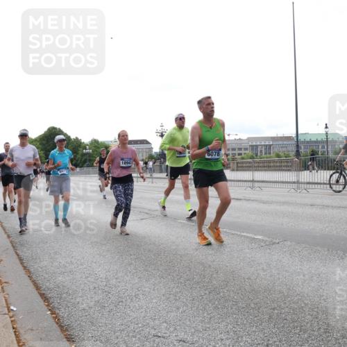 29.06.2025 - hella hamburg halbmarathon Lena Gebhardt http://msf.ph/oto/8455978 29.06.2025 10:31:28 Lombardsbrücke 6078, 18943, 1235, 1292, 1773, 1844, 1879, 1979, 2097, 2414, 2831, 2914, 3396, 3397, 3424, 3571, 3681, 4561, 4817, 4953, 5165, 5437, 5846, 5943, 5965, 6057, 6078, 6160, 6195, 6546, 6573, 6640, 6787, 7334, 7351, 7604, 7772, 8050, 8072, 8073, 8304, 8620, 8757, 8806, 9104, 9183, 9478, 9576, 9812, 9883, 10111, 10240, 10586, 11587, 11988, 12627, 13724, 14349, 15466, 15589, 15725, 16457, 16978, 17224, 17404, 17463, 17509, 17517, 17587, 17706, 17966, 19226 meine-sportfotos.de