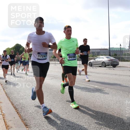 29.06.2025 - hella hamburg halbmarathon Lena Gebhardt http://msf.ph/oto/8456023 29.06.2025 09:54:26 Lombardsbrücke 2889, 12413, 134, 17247, 8698, 6266, 1098, 1119, 1171, 1342, 1399, 1413, 1424, 1476, 1549, 1817, 1892, 1902, 1942, 2020, 2098, 2188, 2442, 2470, 2561, 2670, 2842, 2889, 3477, 3562, 3785, 4017, 4029, 4183, 4185, 4235, 4237, 4270, 4816, 5020, 5528, 5706, 5884, 6198, 6266, 6630, 6819, 6831, 7087, 7274, 7297, 7709, 8142, 8374, 8482, 8576, 8698, 8743, 8916, 8928, 9038, 9105, 9463, 9482, 9619, 9815, 9924, 10057, 10237, 10529, 11848, 12084 meine-sportfotos.de