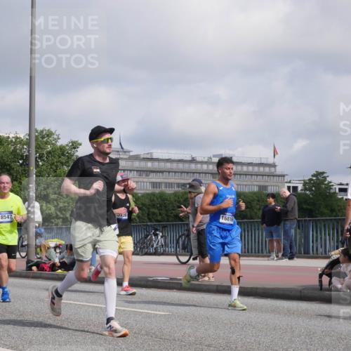 29.06.2025 - hella hamburg halbmarathon Luisa Fischer http://msf.ph/oto/8456029 29.06.2025 09:52:06 Kennedybrücke 18547, 17182, 730, 16816, 1343, 3136, 3282, 5889, 6149, 7229, 8370, 8465, 9264, 9296, 9914 meine-sportfotos.de