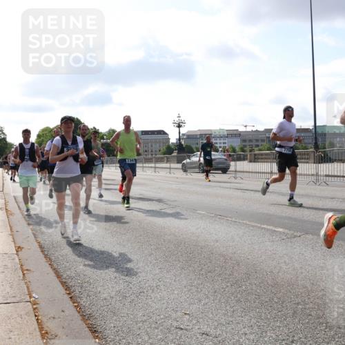 29.06.2025 - hella hamburg halbmarathon Lena Gebhardt http://msf.ph/oto/8456130 29.06.2025 09:54:27 Lombardsbrücke 12413, 1342, 1119, 1171, 1342, 1399, 1413, 1424, 1476, 1549, 1817, 1892, 1902, 1942, 2020, 2098, 2188, 2442, 2470, 2561, 2670, 2842, 2889, 3477, 3562, 3785, 4017, 4029, 4183, 4185, 4235, 4237, 4270, 4816, 5020, 5528, 5706, 5884, 6198, 6266, 6630, 6819, 6831, 7087, 7274, 7297, 7709, 8142, 8374, 8482, 8576, 8698, 8743, 8916, 8928, 9038, 9051, 9105, 9463, 9482, 9619, 9815, 9924, 10057, 10237, 10529, 11848, 12084 meine-sportfotos.de