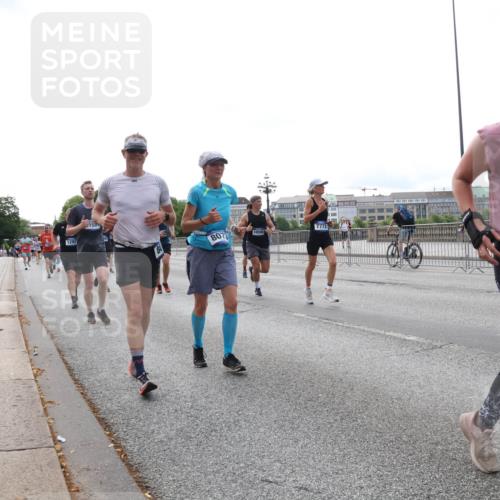 29.06.2025 - hella hamburg halbmarathon Lena Gebhardt http://msf.ph/oto/8456160 29.06.2025 10:31:29 Lombardsbrücke 1292, 158, 8073, 10586, 7772, 18943, 1235, 1292, 1773, 1844, 1879, 1979, 2097, 2414, 2831, 2832, 2914, 3396, 3397, 3424, 3571, 3681, 4561, 4817, 4953, 5165, 5437, 5846, 5943, 5965, 6057, 6078, 6160, 6195, 6546, 6573, 6640, 6787, 7334, 7351, 7604, 7772, 8050, 8072, 8073, 8304, 8620, 8757, 8806, 9078, 9104, 9183, 9478, 9812, 9883, 10111, 10240, 10586, 11587, 11988, 12627, 13724, 14349, 15589, 15725, 16457, 16978, 17224, 17404, 17463, 17509, 17517, 17587, 17706, 19226 meine-sportfotos.de