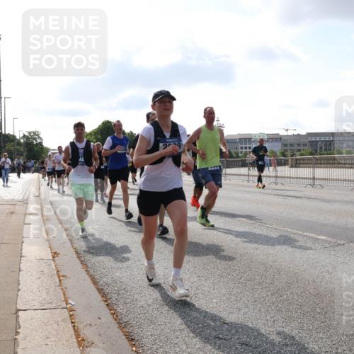 29.06.2025 - hella hamburg halbmarathon Lena Gebhardt http://msf.ph/oto/8456207 29.06.2025 09:54:28 Lombardsbrücke 3398, 239, 1119, 1171, 1342, 1399, 1413, 1424, 1476, 1549, 1817, 1892, 1902, 1942, 2020, 2098, 2188, 2442, 2470, 2561, 2670, 2842, 2889, 3477, 3562, 3785, 4017, 4029, 4183, 4185, 4235, 4237, 4270, 4816, 5020, 5447, 5528, 5706, 5884, 6198, 6266, 6630, 6723, 6819, 6831, 7087, 7274, 7297, 7709, 8142, 8374, 8482, 8576, 8698, 8743, 8916, 8928, 9038, 9051, 9105, 9463, 9482, 9619, 9815, 9924, 10057, 10237, 10529, 11848, 12084 meine-sportfotos.de