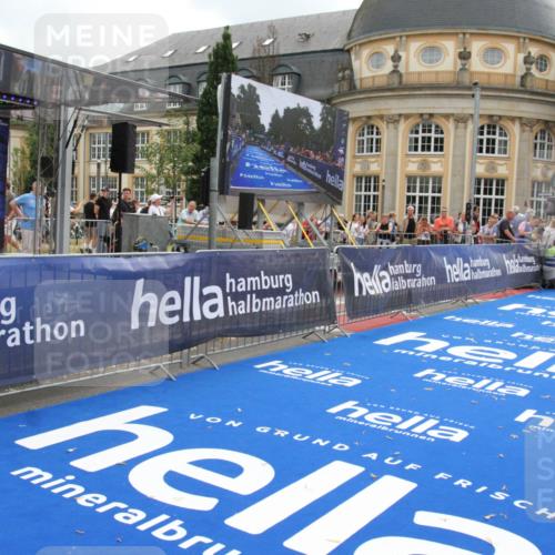 29.06.2025 - hella hamburg halbmarathon Michael Strokosch http://msf.ph/oto/8456219 29.06.2025 10:31:33 Ziel 5660, 12681, 19118 meine-sportfotos.de