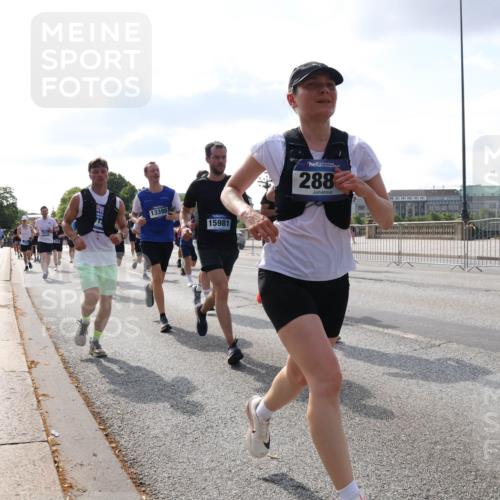 29.06.2025 - hella hamburg halbmarathon Lena Gebhardt http://msf.ph/oto/8456269 29.06.2025 09:54:28 Lombardsbrücke 13398, 15981, 288, 1119, 1171, 1342, 1399, 1413, 1424, 1476, 1549, 1817, 1892, 1902, 1942, 2020, 2098, 2188, 2442, 2470, 2561, 2670, 2842, 2889, 3477, 3562, 3785, 4017, 4029, 4183, 4185, 4235, 4237, 4270, 4816, 5020, 5447, 5528, 5706, 5884, 6198, 6266, 6630, 6723, 6819, 6831, 7087, 7274, 7297, 7709, 8142, 8374, 8482, 8576, 8698, 8743, 8916, 8928, 9038, 9051, 9105, 9463, 9482, 9619, 9815, 9924, 10057, 10237, 10529, 11848, 12084 meine-sportfotos.de