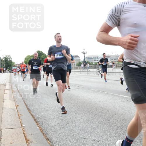 29.06.2025 - hella hamburg halbmarathon Lena Gebhardt http://msf.ph/oto/8456297 29.06.2025 10:31:31 Lombardsbrücke 17989, 1292, 11587, 1235, 1292, 1373, 1773, 1844, 1879, 1979, 2414, 2831, 2832, 2914, 3396, 3397, 3424, 3571, 3681, 4561, 4817, 4953, 5165, 5437, 5846, 5943, 5965, 6057, 6078, 6160, 6195, 6546, 6573, 6640, 6787, 7334, 7604, 7772, 8050, 8072, 8073, 8304, 8620, 8806, 9078, 9104, 9183, 9478, 9812, 9883, 10111, 10240, 10586, 11587, 11988, 12627, 13724, 14349, 15589, 15725, 16457, 16978, 17224, 17404, 17463, 17509, 17517, 17587, 17706, 19226 meine-sportfotos.de