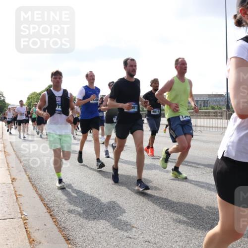 29.06.2025 - hella hamburg halbmarathon Lena Gebhardt http://msf.ph/oto/8456308 29.06.2025 09:54:28 Lombardsbrücke 3398, 4797, 381, 4816, 134, 289, 1119, 1171, 1342, 1399, 1413, 1424, 1476, 1549, 1817, 1892, 1902, 1942, 2020, 2098, 2188, 2442, 2470, 2561, 2670, 2842, 2889, 3477, 3562, 3785, 4017, 4029, 4183, 4185, 4235, 4237, 4270, 4816, 5020, 5447, 5528, 5706, 5884, 6198, 6266, 6630, 6723, 6819, 6831, 7087, 7274, 7297, 7709, 8142, 8374, 8482, 8576, 8698, 8743, 8916, 8928, 9038, 9051, 9105, 9463, 9482, 9619, 9815, 9924, 10057, 10237, 10529, 11848, 12084 meine-sportfotos.de