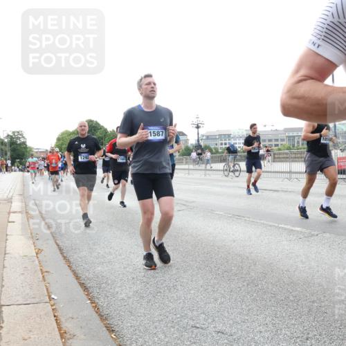 29.06.2025 - hella hamburg halbmarathon Lena Gebhardt http://msf.ph/oto/8456342 29.06.2025 10:31:31 Lombardsbrücke 1292, 17989, 1587, 1058, 1235, 1292, 1373, 1773, 1844, 1879, 1979, 2414, 2831, 2832, 2914, 3396, 3397, 3424, 3571, 3681, 4561, 4817, 4953, 5165, 5437, 5846, 5943, 5965, 6057, 6078, 6160, 6195, 6546, 6573, 6640, 6787, 7334, 7604, 7772, 8050, 8072, 8073, 8304, 8620, 8806, 9078, 9104, 9183, 9478, 9812, 9883, 10111, 10240, 10586, 11587, 11988, 12627, 13724, 14349, 15589, 15725, 16457, 16978, 17224, 17404, 17463, 17509, 17517, 17587, 17706, 19226 meine-sportfotos.de