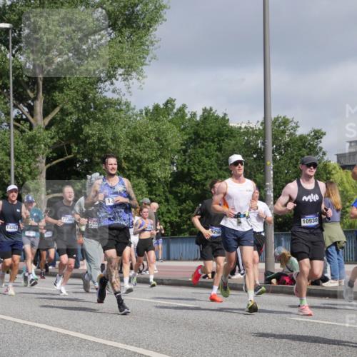 29.06.2025 - hella hamburg halbmarathon Luisa Fischer http://msf.ph/oto/8456374 29.06.2025 09:52:12 Kennedybrücke 1314, 14204, 14337, 14682, 17360, 65, 9296, 10680, 10930, 1343, 1445, 1800, 2573, 3282, 5248, 5889, 6123, 8370, 9264, 9265, 9296 meine-sportfotos.de