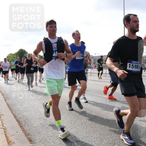 29.06.2025 - hella hamburg halbmarathon Lena Gebhardt http://msf.ph/oto/8456388 29.06.2025 09:54:29 Lombardsbrücke 1894, 4017, 35, 13398, 12413, 15981, 134, 1119, 1171, 1342, 1399, 1413, 1424, 1476, 1549, 1817, 1892, 1902, 1942, 2020, 2098, 2188, 2442, 2470, 2561, 2670, 2842, 2889, 3477, 3562, 3785, 4017, 4029, 4183, 4185, 4235, 4237, 4270, 4816, 5020, 5447, 5528, 5706, 5884, 6198, 6266, 6630, 6723, 6819, 6831, 7087, 7274, 7297, 7709, 8142, 8374, 8482, 8576, 8698, 8743, 8916, 8928, 9038, 9051, 9463, 9482, 9619, 9815, 9924, 10057, 10237, 10529, 11848, 12084 meine-sportfotos.de