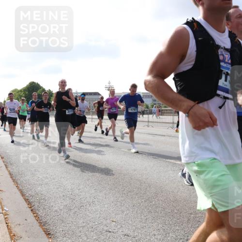 29.06.2025 - hella hamburg halbmarathon Lena Gebhardt http://msf.ph/oto/8456425 29.06.2025 09:54:30 Lombardsbrücke 4017, 3562, 6819, 14797, 398, 4816, 1119, 1171, 1342, 1399, 1413, 1424, 1476, 1549, 1817, 1892, 1902, 1942, 2020, 2098, 2188, 2442, 2470, 2561, 2670, 2842, 2889, 2955, 3477, 3562, 3785, 4017, 4029, 4183, 4185, 4235, 4237, 4270, 4816, 5020, 5447, 5706, 5884, 6198, 6266, 6630, 6723, 6819, 6831, 6978, 7087, 7274, 7297, 7709, 8142, 8374, 8482, 8576, 8698, 8743, 8916, 8928, 9038, 9051, 9463, 9482, 9619, 9815, 9924, 10057, 10237, 10529, 11848, 12084 meine-sportfotos.de