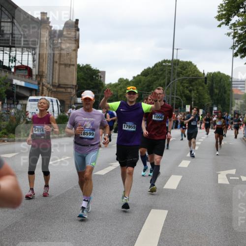 29.06.2025 - hella hamburg halbmarathon Yannick Fuchs http://msf.ph/oto/8456427 29.06.2025 10:56:20 20KM 1006, 1128, 1264, 1377, 1432, 1568, 1573, 1726, 4859, 6414, 6415, 6580, 6815, 7658, 8045, 8154, 8624, 9131, 9718, 9928, 10214, 10519, 10797, 11670, 11968, 12156, 13498, 13868, 14368, 14456, 15686, 15859, 16292, 16654, 16688, 16808, 17136, 17383, 17532, 17939, 17955, 18000, 18599, 18919, 19023 meine-sportfotos.de