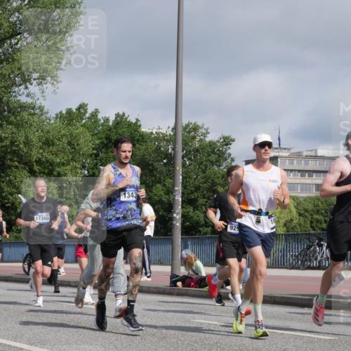 29.06.2025 - hella hamburg halbmarathon Luisa Fischer http://msf.ph/oto/8456432 29.06.2025 09:52:13 Kennedybrücke 13800, 14204, 17360, 1343, 929, 18, 10930, 1460, 1343, 1445, 1800, 2573, 3282, 5248, 5889, 6123, 8370, 9264, 9265, 9296 meine-sportfotos.de