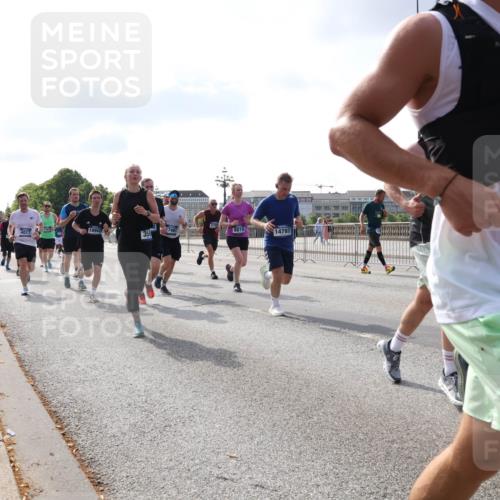 29.06.2025 - hella hamburg halbmarathon Lena Gebhardt http://msf.ph/oto/8456457 29.06.2025 09:54:30 Lombardsbrücke 1119, 1171, 1342, 1399, 1413, 1424, 1476, 1549, 1817, 1892, 1902, 1942, 2020, 2098, 2188, 2442, 2470, 2561, 2670, 2842, 2889, 2955, 3477, 3562, 3785, 4017, 4029, 4183, 4185, 4235, 4237, 4270, 4816, 5020, 5447, 5706, 5884, 6198, 6266, 6630, 6723, 6819, 6831, 6978, 7087, 7274, 7297, 7709, 8142, 8374, 8482, 8576, 8698, 8743, 8916, 8928, 9038, 9051, 9463, 9482, 9619, 9815, 9924, 10057, 10237, 10529, 11848, 12084 meine-sportfotos.de