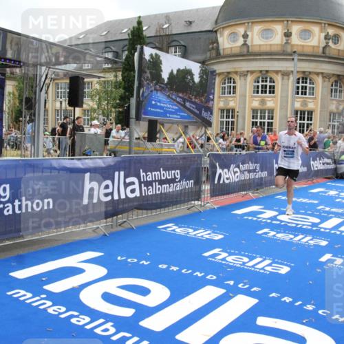 29.06.2025 - hella hamburg halbmarathon Michael Strokosch http://msf.ph/oto/8456462 29.06.2025 10:31:42 Ziel 7793, 13606, 13617, 15835, 18102 meine-sportfotos.de