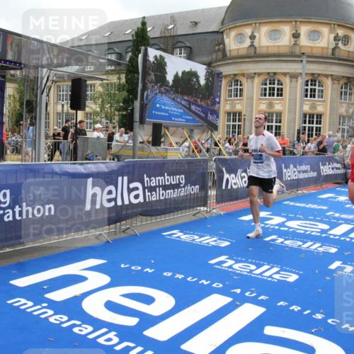 29.06.2025 - hella hamburg halbmarathon Michael Strokosch http://msf.ph/oto/8456501 29.06.2025 10:31:43 Ziel 7793, 13606, 13617, 15835, 18102 meine-sportfotos.de