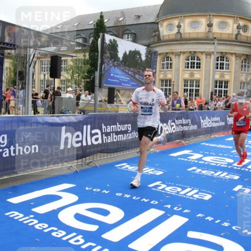 29.06.2025 - hella hamburg halbmarathon Michael Strokosch http://msf.ph/oto/8456539 29.06.2025 10:31:43 Ziel 7793, 13606, 13617, 15835, 18102 meine-sportfotos.de