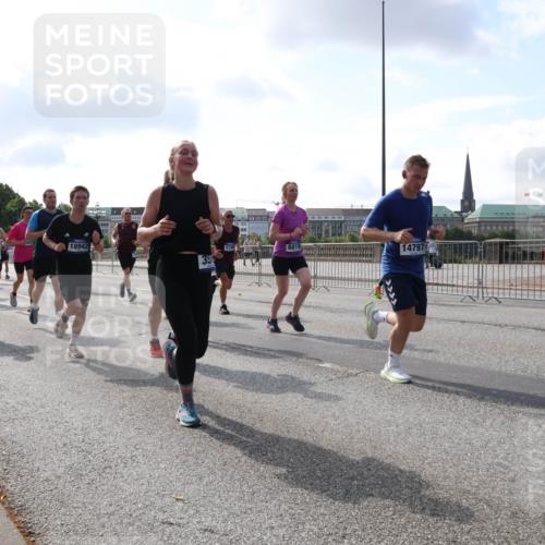 29.06.2025 - hella hamburg halbmarathon Lena Gebhardt http://msf.ph/oto/8456560 29.06.2025 09:54:30 Lombardsbrücke 18942, 4017, 14797, 1119, 1171, 1342, 1399, 1413, 1424, 1476, 1549, 1817, 1892, 1902, 1942, 2020, 2098, 2188, 2442, 2470, 2561, 2670, 2842, 2889, 2955, 3477, 3562, 3785, 4017, 4029, 4183, 4185, 4235, 4237, 4270, 4816, 5020, 5447, 5706, 5884, 6198, 6266, 6630, 6723, 6819, 6831, 6978, 7087, 7274, 7297, 7709, 8142, 8374, 8482, 8576, 8698, 8743, 8916, 8928, 9038, 9051, 9463, 9482, 9619, 9815, 9924, 10057, 10237, 10529, 11848, 12084 meine-sportfotos.de