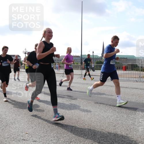 29.06.2025 - hella hamburg halbmarathon Lena Gebhardt http://msf.ph/oto/8456587 29.06.2025 09:54:31 Lombardsbrücke 2470, 4017, 10057, 18942, 14797, 1119, 1171, 1342, 1399, 1413, 1424, 1476, 1549, 1817, 1892, 1902, 1942, 2020, 2098, 2188, 2222, 2442, 2470, 2561, 2670, 2842, 2889, 2955, 3477, 3562, 3785, 4017, 4029, 4183, 4185, 4237, 4270, 4816, 5020, 5447, 5706, 5884, 6198, 6266, 6630, 6723, 6819, 6831, 6978, 7087, 7274, 7297, 7709, 8117, 8142, 8374, 8482, 8576, 8698, 8743, 8916, 8928, 9038, 9051, 9463, 9482, 9815, 9924, 10057, 10237, 10529, 11848, 12084 meine-sportfotos.de