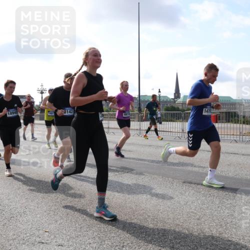 29.06.2025 - hella hamburg halbmarathon Lena Gebhardt http://msf.ph/oto/8456607 29.06.2025 09:54:31 Lombardsbrücke 2470, 4017, 10057, 18942, 1491, 8142, 14797, 1119, 1171, 1342, 1399, 1413, 1424, 1476, 1549, 1817, 1892, 1902, 1942, 2020, 2098, 2188, 2222, 2442, 2470, 2561, 2670, 2842, 2889, 2955, 3477, 3562, 3785, 4017, 4029, 4183, 4185, 4237, 4270, 4816, 5020, 5447, 5706, 5884, 6198, 6266, 6630, 6723, 6819, 6831, 6978, 7087, 7274, 7297, 7709, 8117, 8142, 8374, 8482, 8576, 8698, 8743, 8916, 8928, 9038, 9051, 9463, 9482, 9815, 9924, 10057, 10237, 10529, 11848, 12084 meine-sportfotos.de