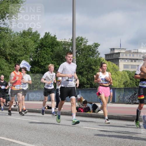 29.06.2025 - hella hamburg halbmarathon Luisa Fischer http://msf.ph/oto/8456687 29.06.2025 09:52:17 Kennedybrücke 15255, 15095, 17214, 17215, 6723, 9265, 13800, 1314, 1343, 1445, 1800, 1975, 2324, 2573, 2949, 3431, 4303, 4425, 5248, 5889, 6123, 8370, 9264, 9265, 9296 meine-sportfotos.de