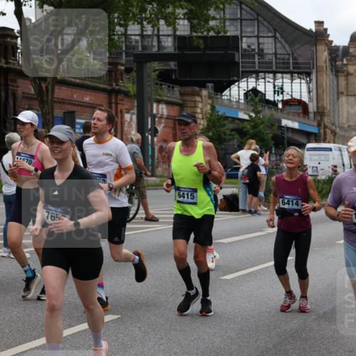 29.06.2025 - hella hamburg halbmarathon Yannick Fuchs http://msf.ph/oto/8456725 29.06.2025 10:56:21 20KM 1006, 1128, 1264, 1377, 1432, 1568, 1573, 1726, 6414, 6415, 6580, 6752, 7658, 8045, 8154, 8624, 9131, 9718, 9928, 10214, 10519, 10797, 11670, 11968, 12156, 13498, 13868, 14368, 14456, 15859, 16292, 16654, 16688, 16808, 17136, 17383, 17532, 17939, 17955, 18000, 18599, 18919, 19023 meine-sportfotos.de