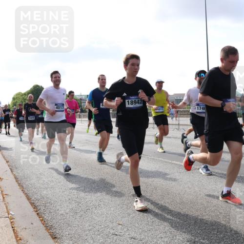 29.06.2025 - hella hamburg halbmarathon Lena Gebhardt http://msf.ph/oto/8456730 29.06.2025 09:54:31 Lombardsbrücke 1790, 2470, 4017, 18942, 4911, 1746, 1119, 1171, 1342, 1399, 1413, 1424, 1476, 1549, 1817, 1892, 1902, 1942, 2020, 2098, 2188, 2222, 2442, 2470, 2561, 2670, 2842, 2889, 2955, 3477, 3562, 3785, 4017, 4029, 4183, 4185, 4237, 4270, 4816, 5020, 5447, 5706, 5884, 6198, 6266, 6630, 6723, 6819, 6831, 6978, 7087, 7274, 7297, 7709, 8117, 8142, 8374, 8482, 8576, 8698, 8743, 8916, 8928, 9038, 9051, 9463, 9482, 9815, 9924, 10057, 10237, 10529, 11848, 12084 meine-sportfotos.de