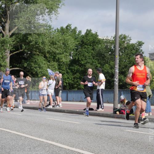 29.06.2025 - hella hamburg halbmarathon Luisa Fischer http://msf.ph/oto/8456772 29.06.2025 09:52:19 Kennedybrücke 5248, 1800, 4425, 15255, 15095, 1445, 1800, 1975, 2324, 2573, 2949, 3431, 4303, 4425, 5248, 5889, 6123, 7796, 8370, 9264, 9265 meine-sportfotos.de