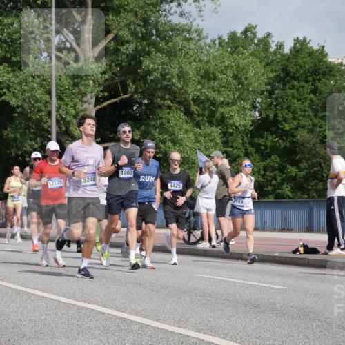 29.06.2025 - hella hamburg halbmarathon Luisa Fischer http://msf.ph/oto/8456809 29.06.2025 09:52:20 Kennedybrücke 18, 7796, 1800, 17125, 5248, 4425, 2949, 152, 1445, 1800, 1975, 2324, 2573, 2949, 3431, 4303, 4425, 5248, 6123, 6682, 7796, 9265 meine-sportfotos.de