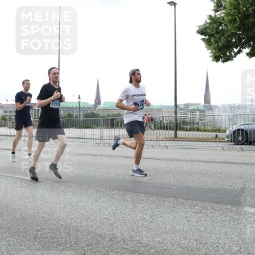 29.06.2025 - hella hamburg halbmarathon Lena Gebhardt http://msf.ph/oto/8456826 29.06.2025 10:31:35 Lombardsbrücke 0111, 13724, 46, 1235, 1292, 1373, 1844, 1879, 1979, 2414, 2672, 2831, 2832, 2914, 3396, 3397, 3424, 3571, 3681, 3751, 4561, 4817, 4877, 4953, 5165, 5437, 5846, 5943, 5965, 6057, 6078, 6160, 6195, 6546, 6573, 6640, 7334, 7604, 7772, 8050, 8072, 8073, 8304, 8620, 8806, 9078, 9104, 9183, 9478, 9812, 9883, 10111, 10240, 10586, 11587, 11988, 13724, 14349, 15725, 16457, 16978, 17404, 17509, 17517, 17587, 17706 meine-sportfotos.de