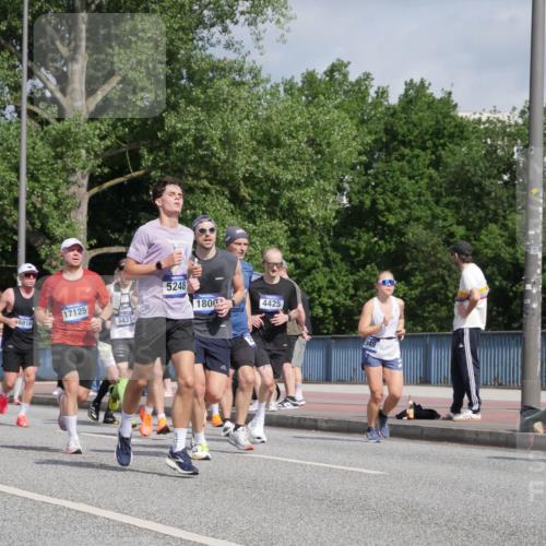 29.06.2025 - hella hamburg halbmarathon Luisa Fischer http://msf.ph/oto/8456837 29.06.2025 09:52:20 Kennedybrücke 4318, 7796, 6819, 17125, 3431, 5248, 1800, 4425, 949, 1445, 1800, 1975, 2324, 2573, 2949, 3431, 4303, 4425, 5248, 6123, 6682, 7796, 9265 meine-sportfotos.de