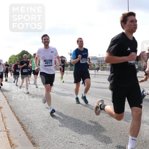 29.06.2025 - hella hamburg halbmarathon Lena Gebhardt http://msf.ph/oto/8456858 29.06.2025 09:54:32 Lombardsbrücke 2442, 2470, 4017, 8374, 17461, 1119, 1171, 1342, 1399, 1413, 1424, 1476, 1549, 1817, 1892, 1902, 1942, 2020, 2098, 2188, 2222, 2442, 2470, 2561, 2670, 2842, 2889, 2955, 3477, 3562, 3785, 4017, 4029, 4183, 4185, 4237, 4270, 4816, 5020, 5447, 5706, 5884, 6266, 6630, 6723, 6819, 6831, 6978, 7087, 7274, 7297, 7709, 8117, 8142, 8374, 8482, 8576, 8657, 8698, 8743, 8916, 8928, 9038, 9051, 9463, 9482, 9815, 9924, 10057, 10237, 10529, 11848, 12084 meine-sportfotos.de