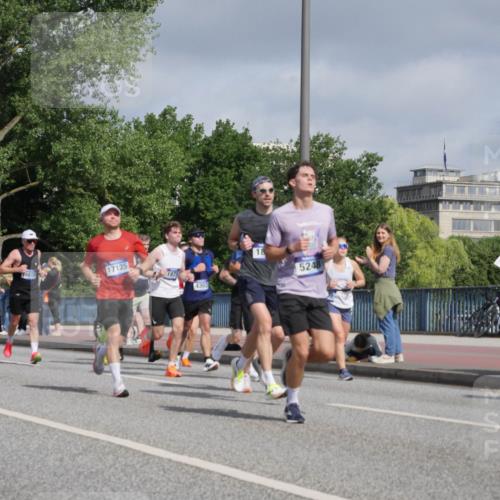 29.06.2025 - hella hamburg halbmarathon Luisa Fischer http://msf.ph/oto/8456901 29.06.2025 09:52:22 Kennedybrücke 4318, 16815, 17125, 1975, 4303, 18, 5248, 1800, 1975, 2324, 2949, 3431, 4303, 4425, 5248, 6682, 7796, 9265 meine-sportfotos.de