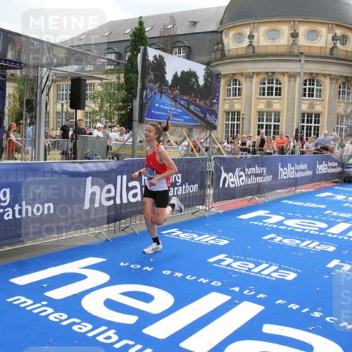 29.06.2025 - hella hamburg halbmarathon Michael Strokosch http://msf.ph/oto/8456913 29.06.2025 10:31:52 Ziel 3935, 5187, 11929 meine-sportfotos.de