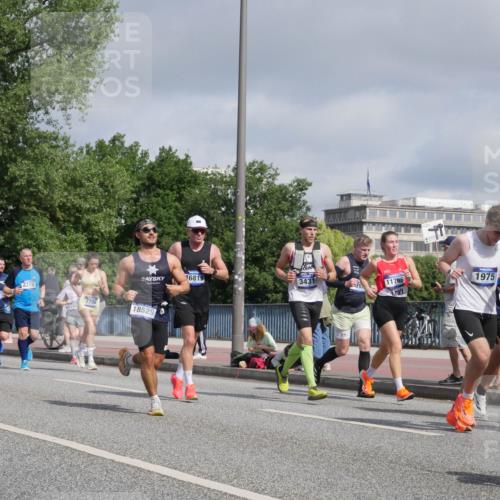 29.06.2025 - hella hamburg halbmarathon Luisa Fischer http://msf.ph/oto/8456982 29.06.2025 09:52:24 Kennedybrücke 1873, 4318, 184, 16819, 343, 9, 7796, 18529, 11765, 1975, 4303, 1800, 1975, 2324, 2949, 3431, 4303, 4425, 5248, 6682, 7495, 7796, 8925 meine-sportfotos.de